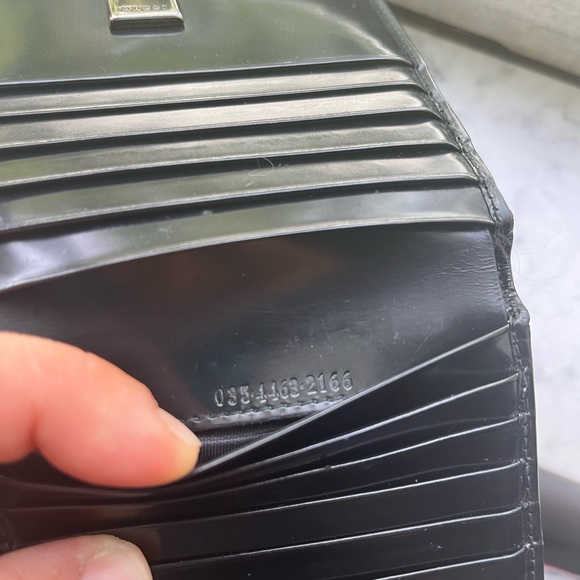 PRELOVED GUCCI
Vintage Leather Compact Wallet BLACK - Picture 3 of 8